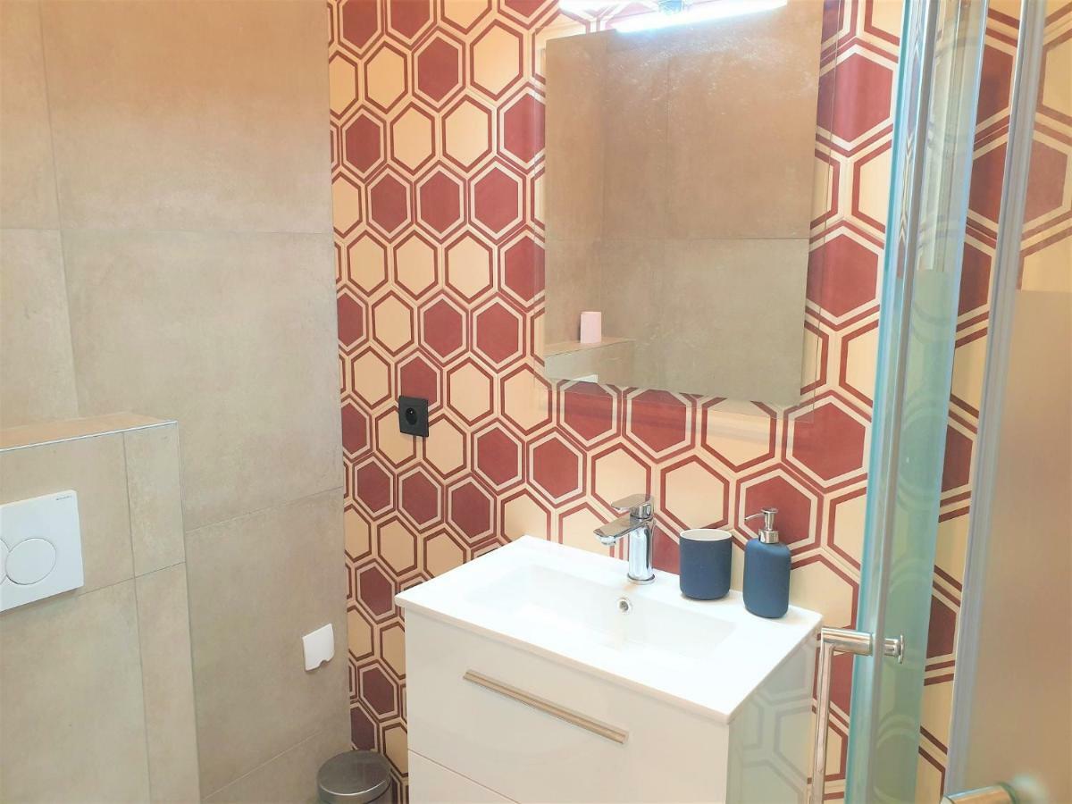 Apartment Centre 302 *